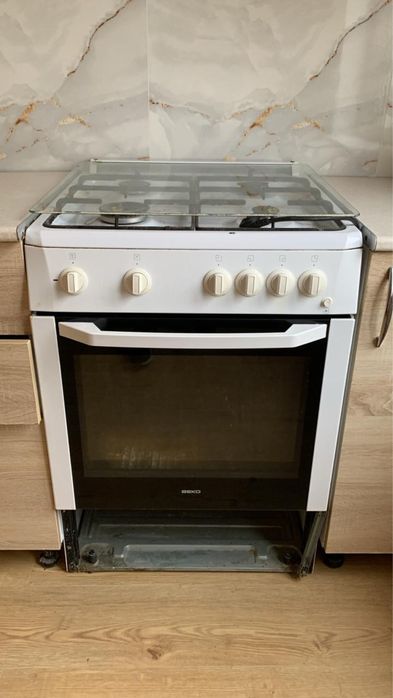 Продаю газовую плиту