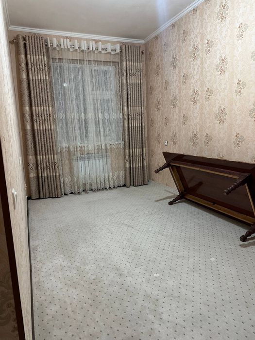 Сотилади 
2 хона 2 каватда
Урта подез 
4 каватли дом
Газ. Свет. Сув. О