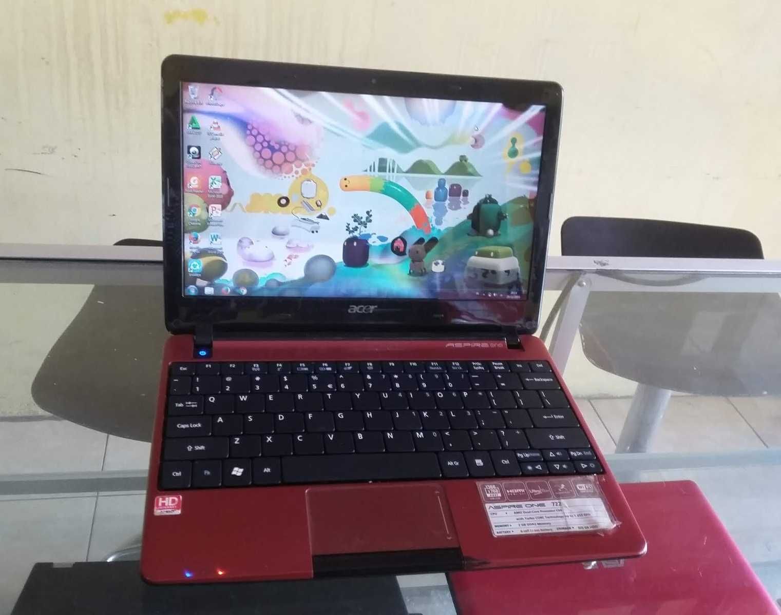 Маленький Нетбук Acer Aspire One 722 с рабочим аккумулятором