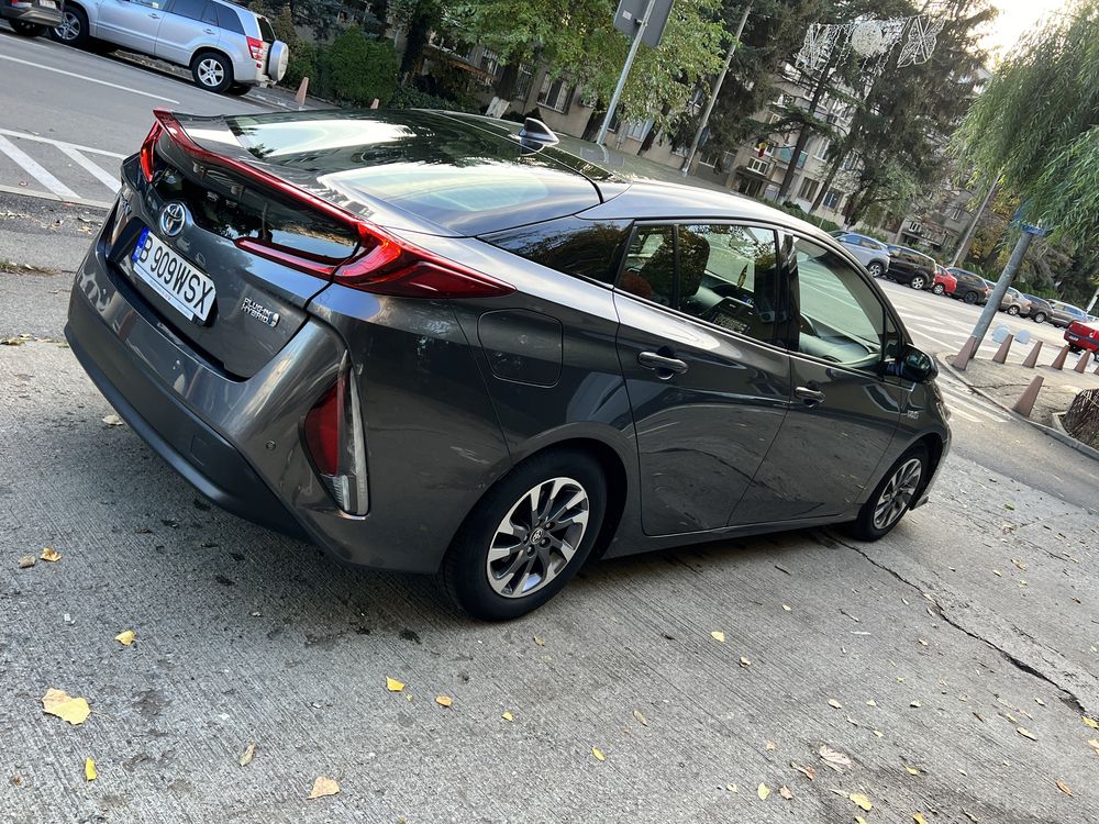 Toyota prius PHV  Prime plug in hybrid impecabila!