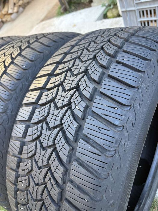 Продавам зимни гуми Debica 215/50 17 8mm DOT23