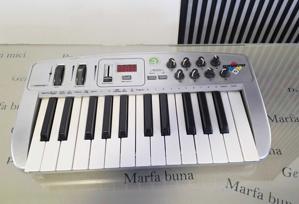 M-Audio Oxygen 8 25-Key MIDI Keyboard Controller