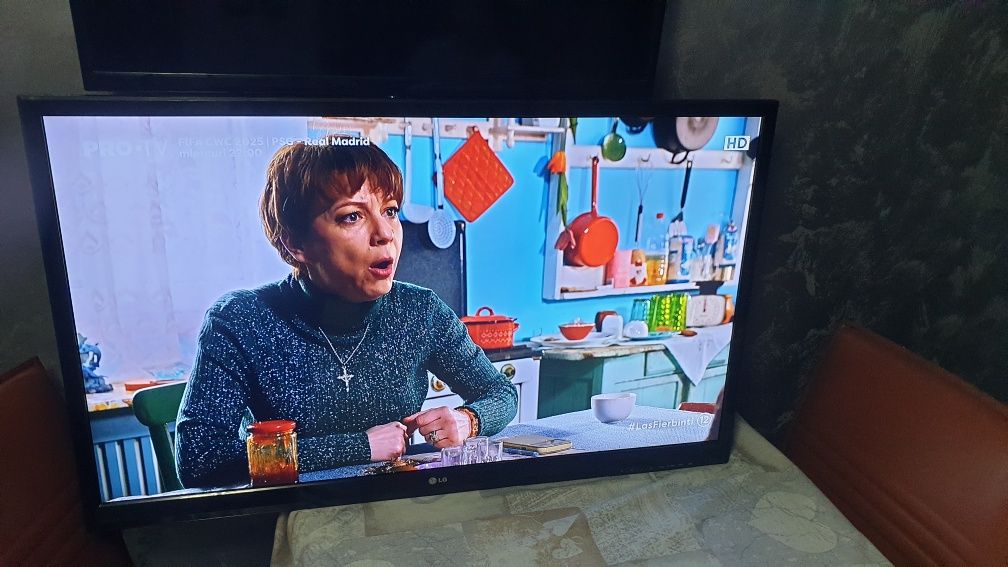 Vand TV LG 3D 107 CM