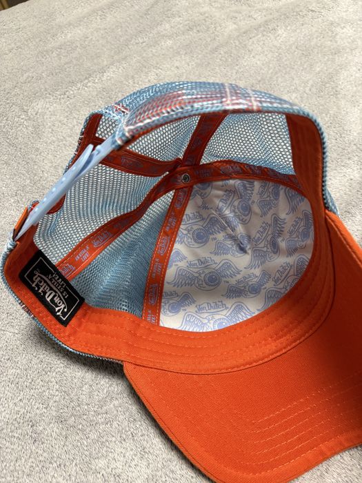 Шапка с козирка von dutch