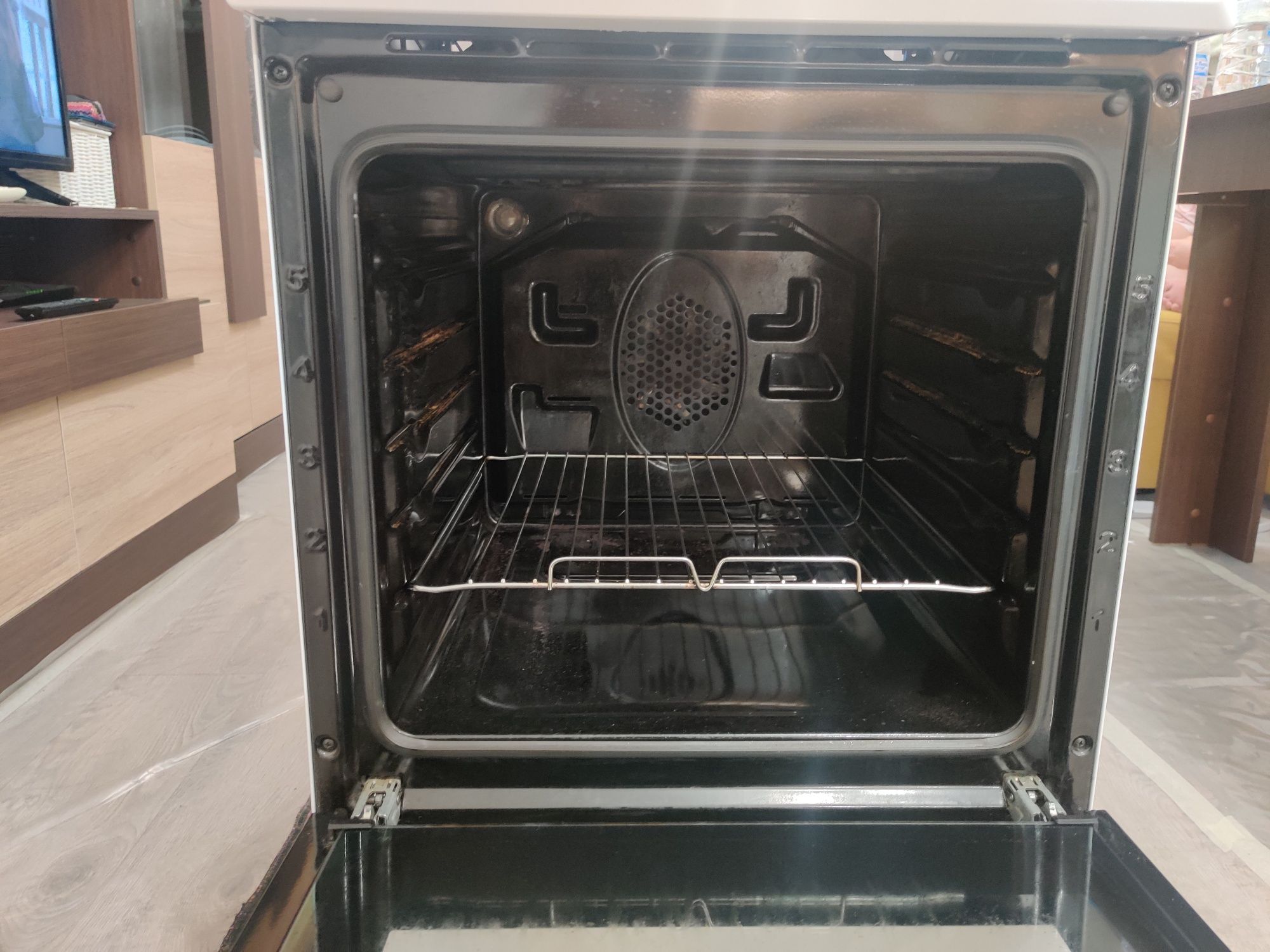 Фурна Beko с 4 стъклокерамични котлони