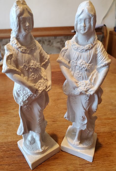 Statueta ornament alb