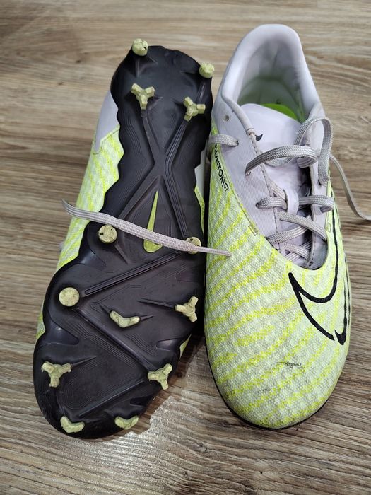 Футболни бутонки