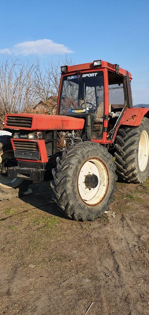 Dezmembrez tractor Case ih 1056xl