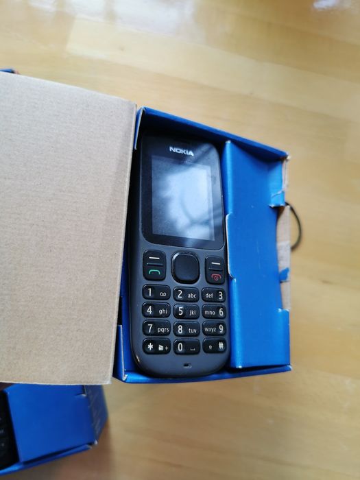 Vând Nokia 110 telefon cu butoane,cutie, încărcător, hands free