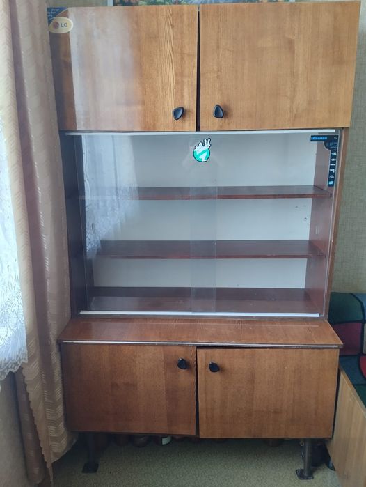 Шкаф книжный. Советский. В хорошем состоянии.