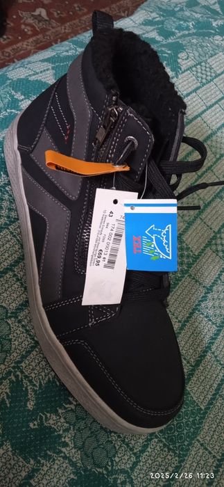 Продам кросовки весна-осень