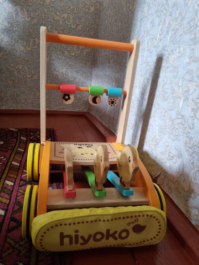 Продам каталку-ходунок из дерева