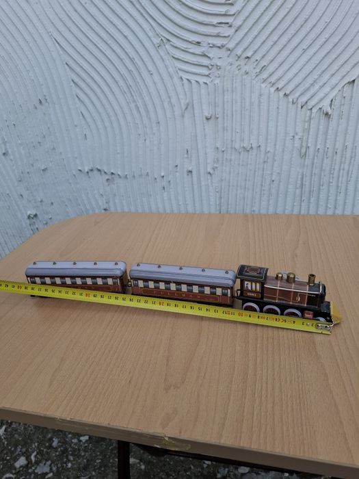 Локомотиви метални навиващи се с ключ