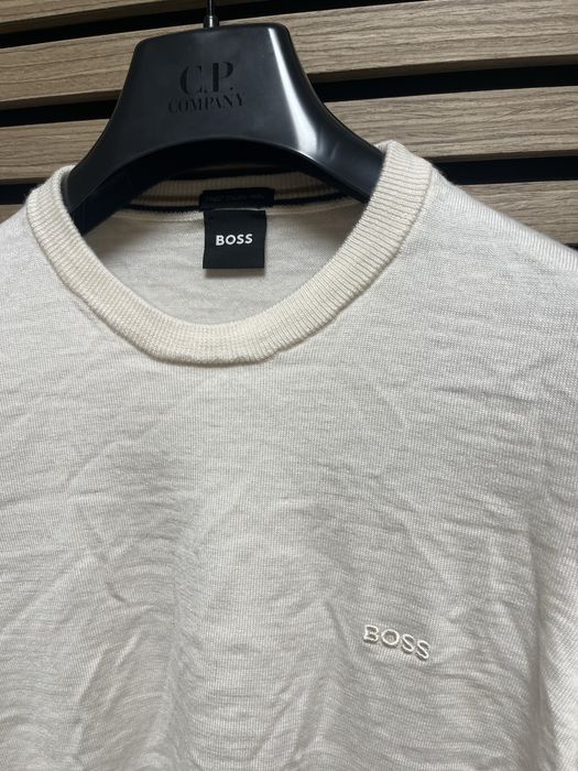 Hugo Boss : Finest Italian Yarn  - 100% вълна размер S / Оригинал