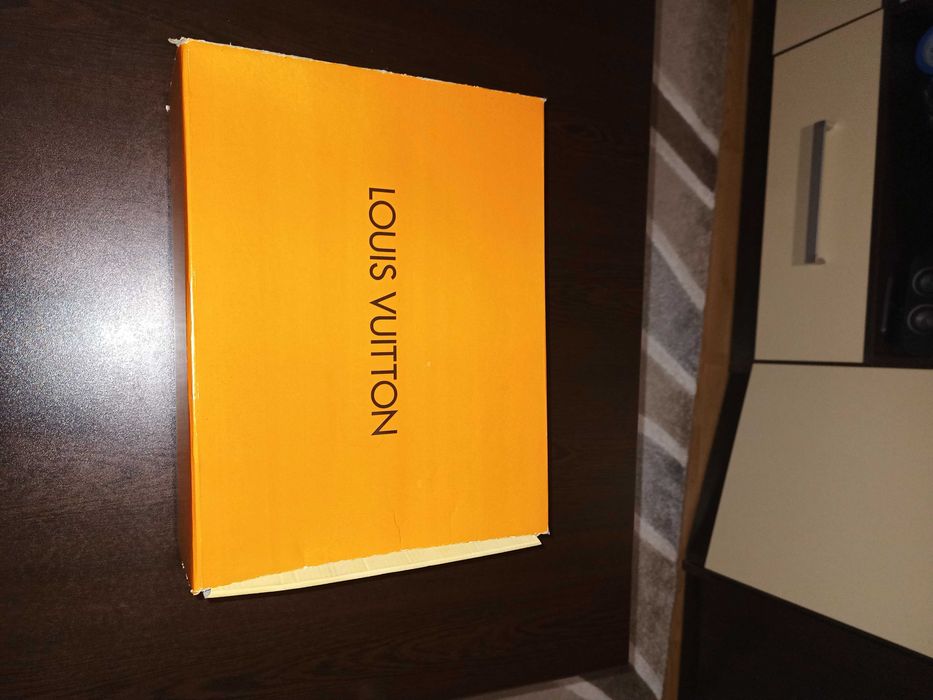 Adidași Louis Vuitton