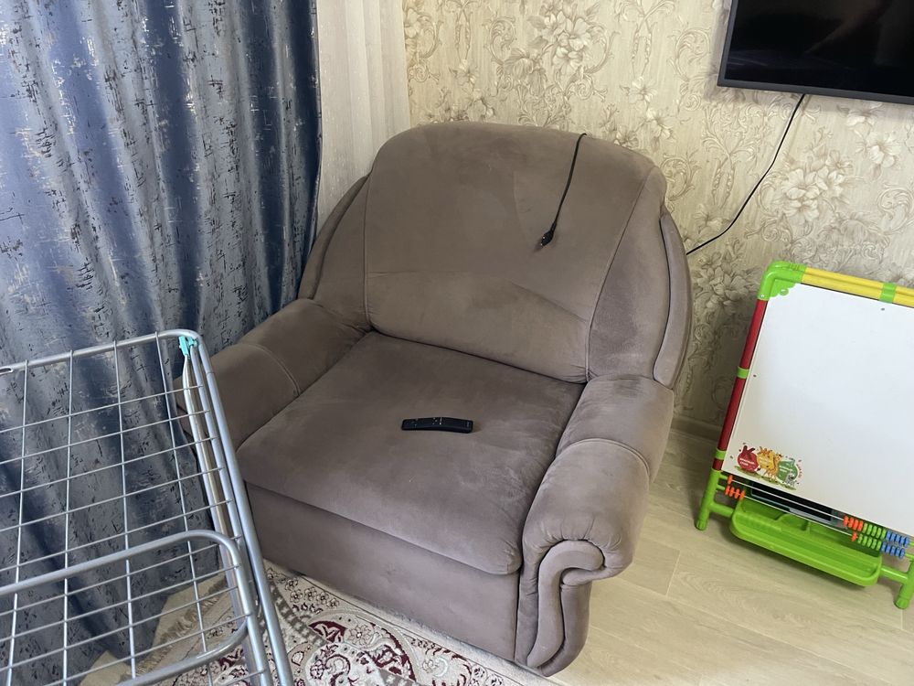 Продам диван хорошем состояни