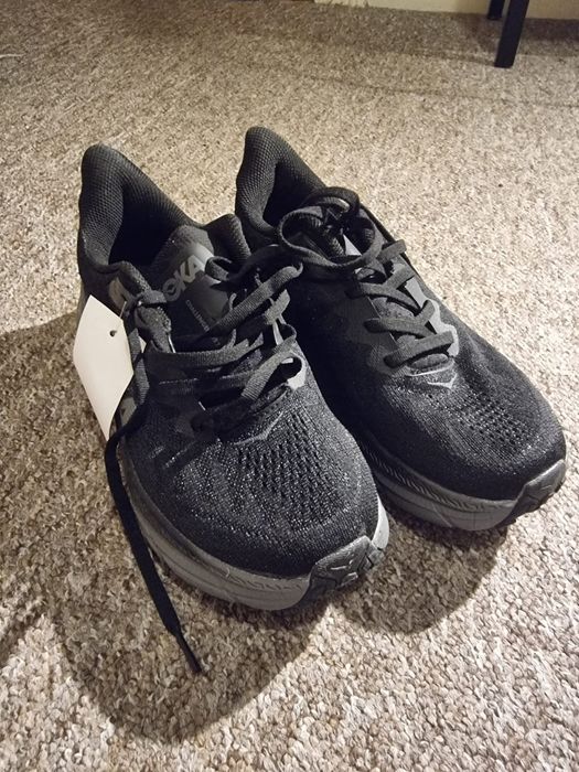 Hoka noi cu eticheta marimea 40