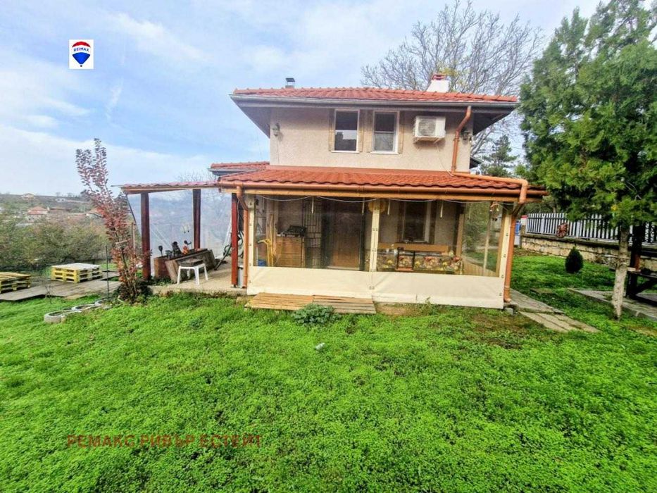 Селска къща за продажба в с. Красен, обл. Русе