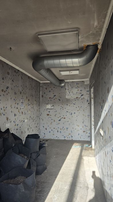 Морски контейнер преустроен в търговски обект