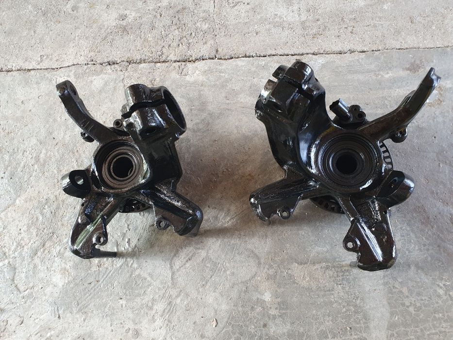 Fuzetă stânga/ butuc/ rulment golf 4 1.4/1.6