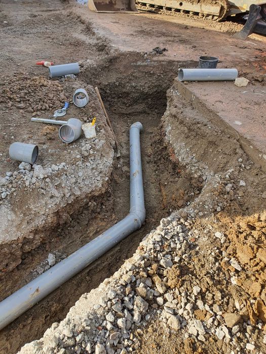 Execut diferite lucrari : sapături , terasamente cu excavator sau făra