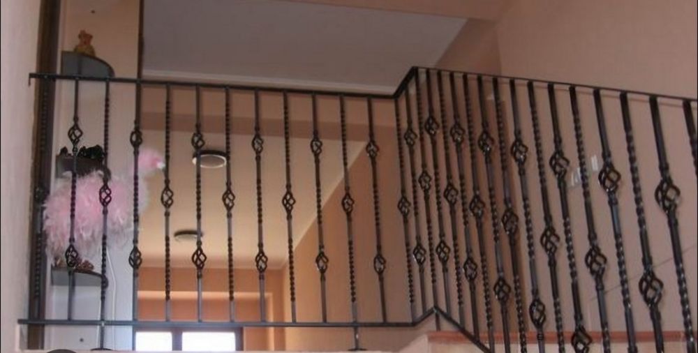 Confecții porți din fier balustrade și balcoane