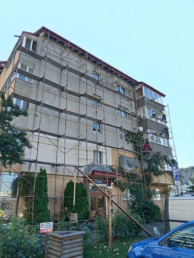 Executam termo izolați și hidroizolații