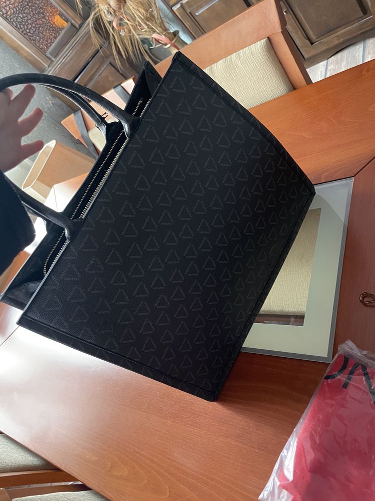 Дамска оригинална чанта VALENTINO