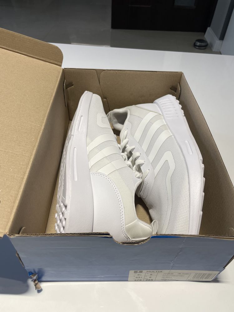 Adidas Маратонки нови 43.5