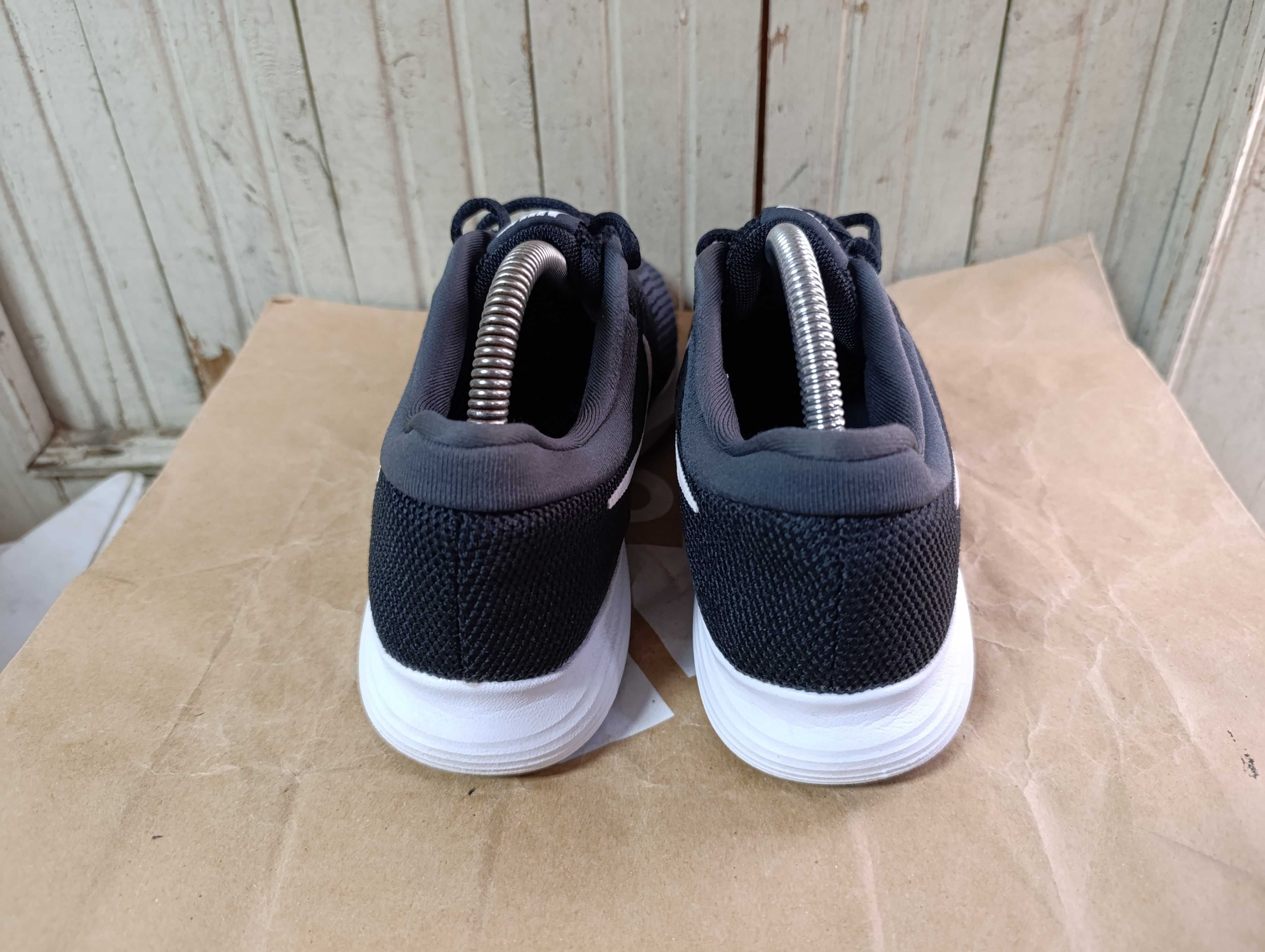 ''Nike Revolution 4''оригинални маратонки 41 номер