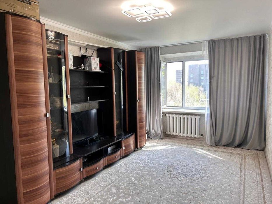 2х-ком. Ул. Абая рядом с ЭТНОАУЫЛ! 4/5эт! Не угловая! 1978 г! 49 кв.м!