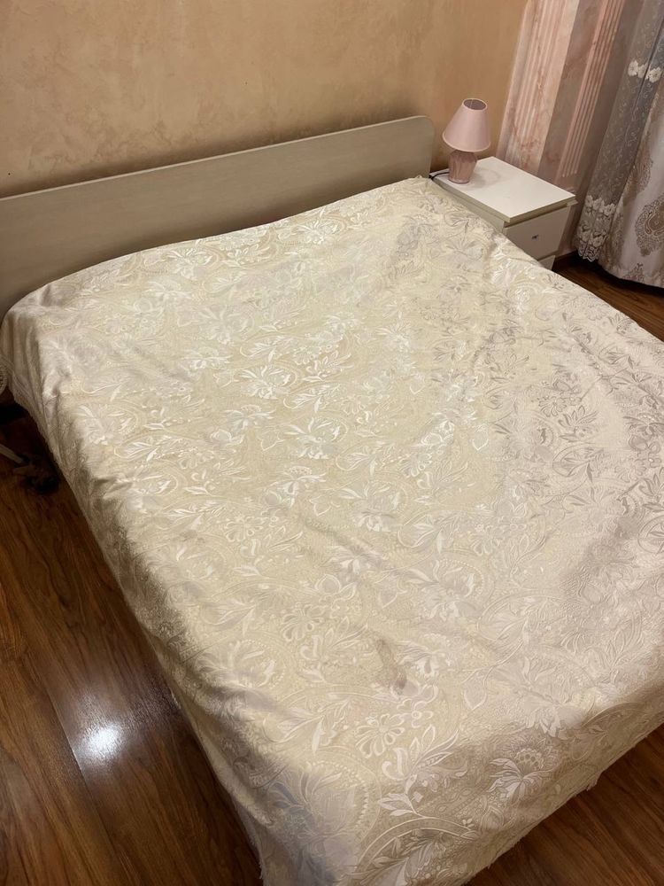 Кровать с матрасом