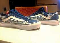 Vans noi cu eticheta
