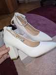 Pantofi cu toc albi