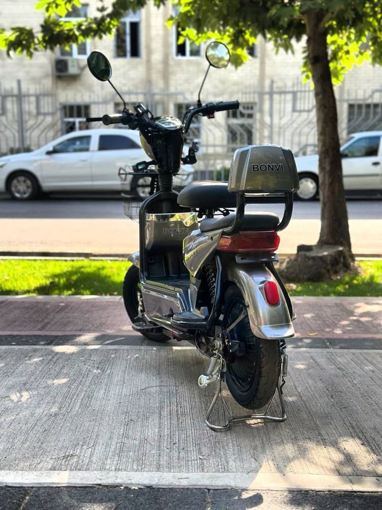 -Skuter. Bonvi chuntak modell
