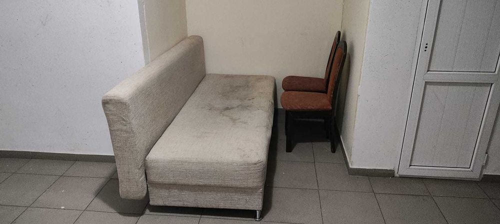 Диван и стулья бесплатно