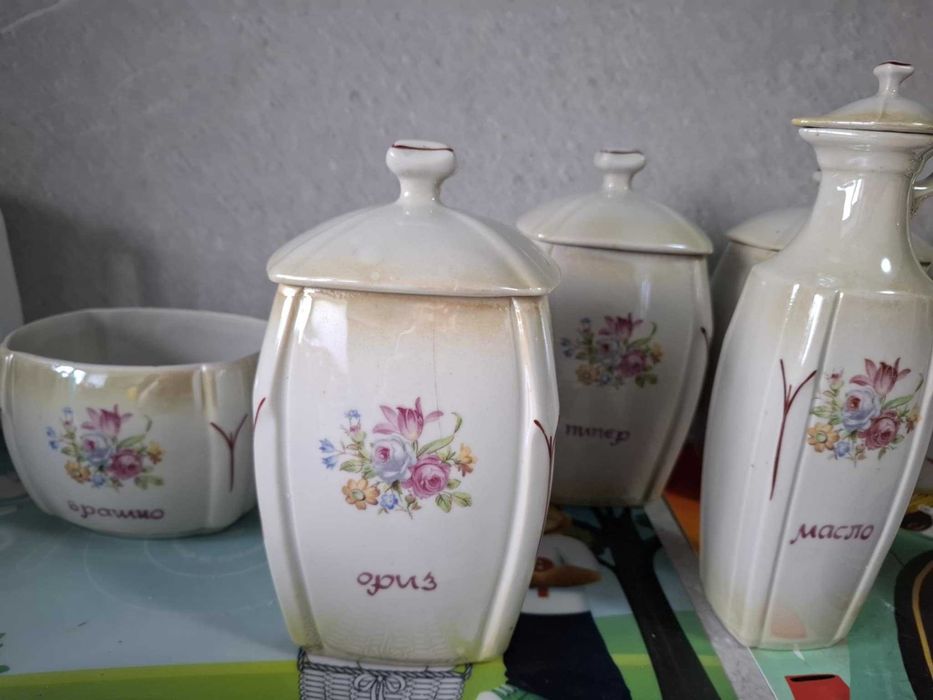 Български порцеланови буркани за подправки