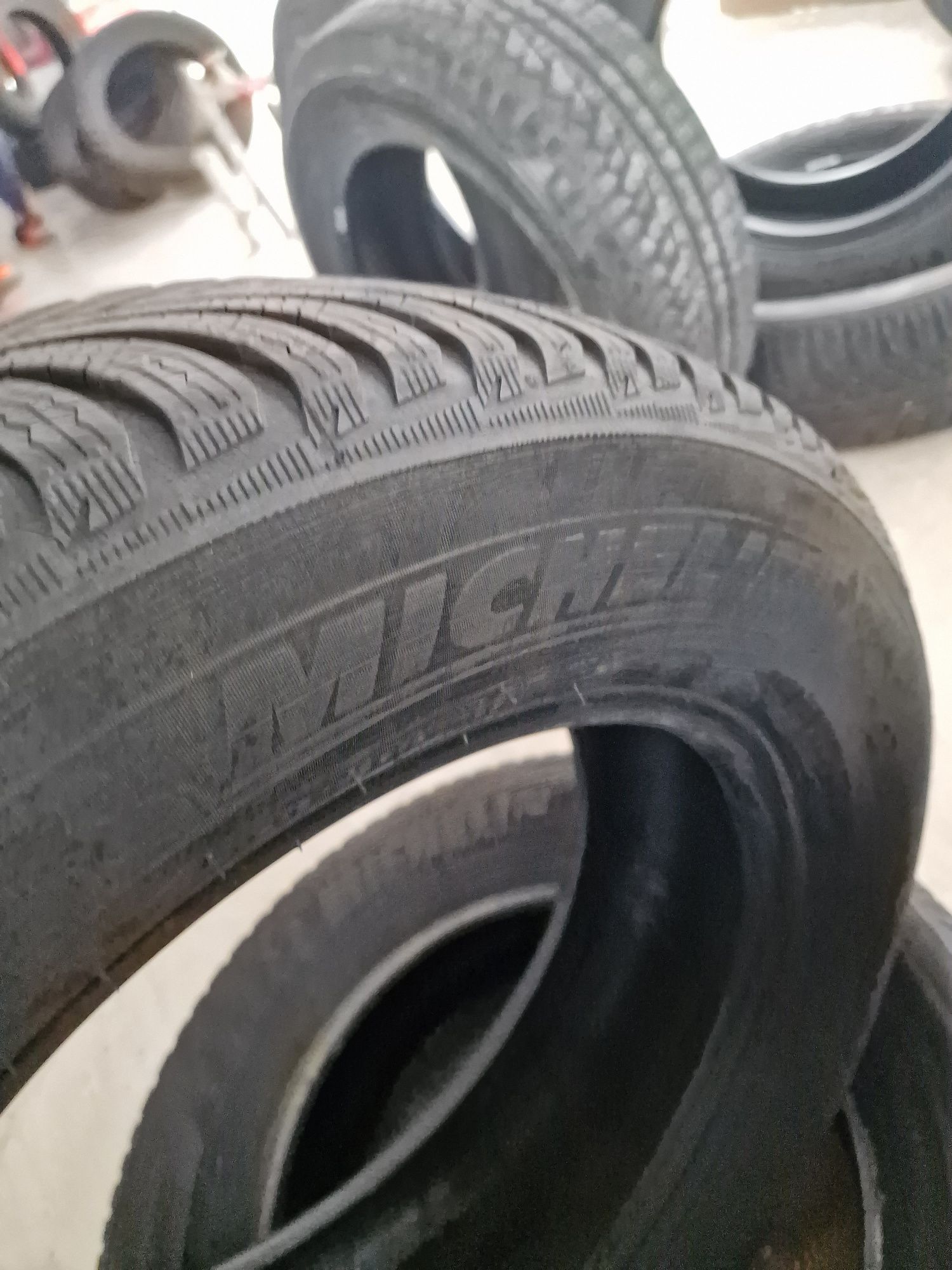 215 65 16 Michelin Pilot 5 4броя.Замъка Ямбол