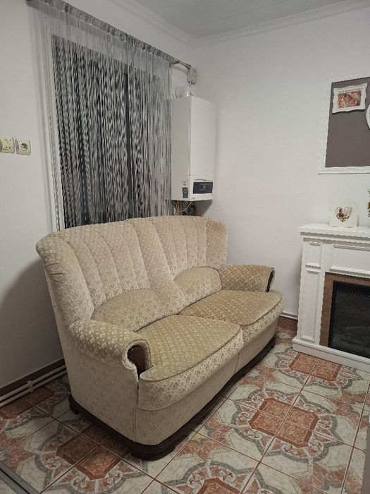 Canape 3 locuri .dimensiune1.70 / 85 în stare bună