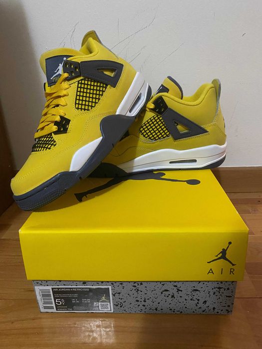 Jordan 4 Retro Lightning