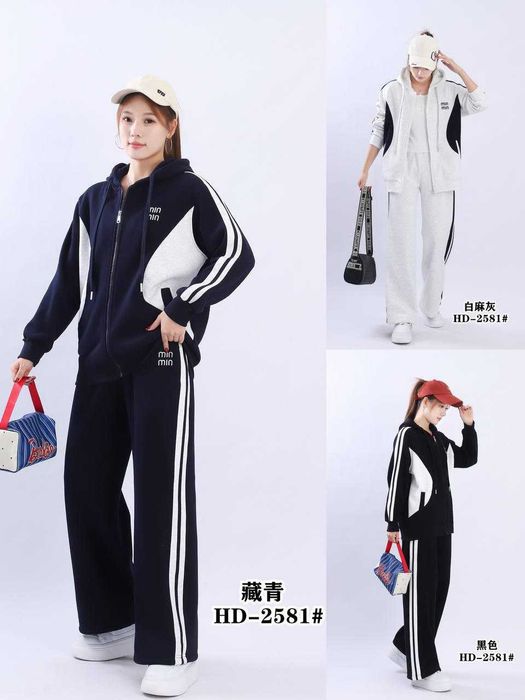 Ayollar uchun sport kostyum