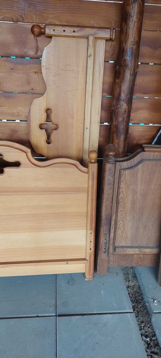 Vand 2 paturi de o persoană din lemn masiv