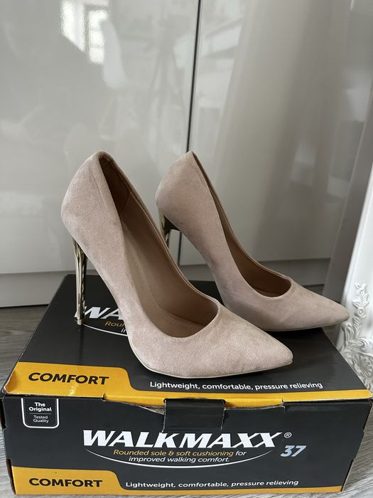 Pantofi cu toc!!