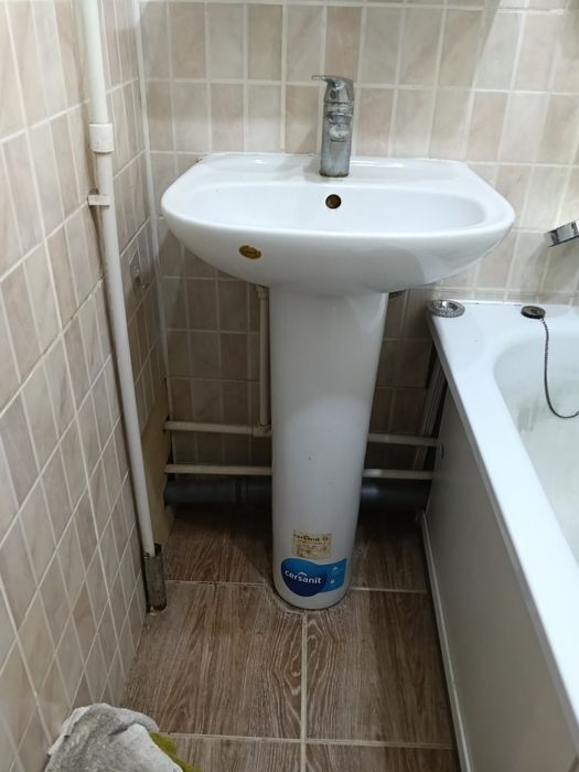 Продам пьедестал с раковиной