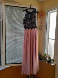 Дълга розова рокля с дантела