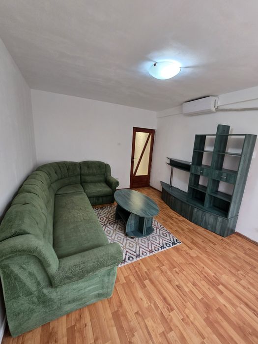 Inchiriez apartament cu 3 camere decomandate, et 1 str. N. Balcescu