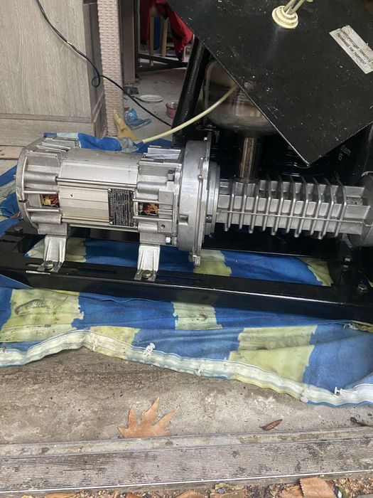 Хидравлична помпа за асансьор