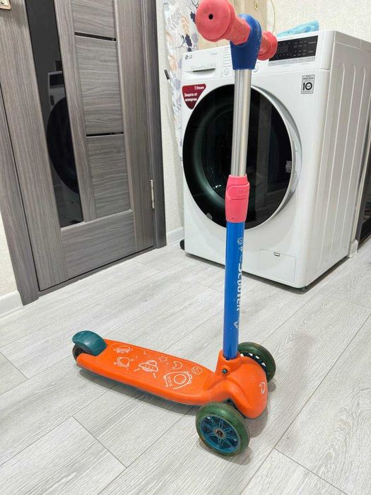 Продаётся детский самокат в хорошем состоянии до 5 лет