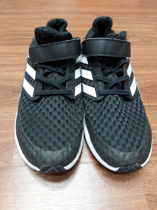 Продам кроссовки Адидас на мальчика