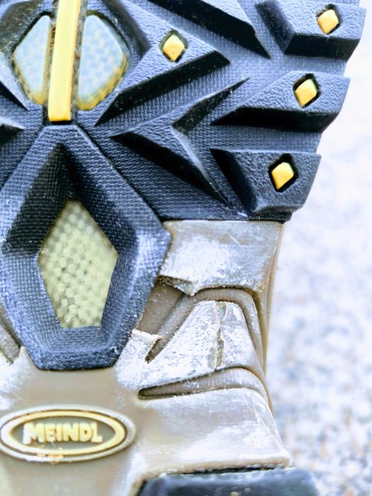 Ghete Lowa Goretex pt lucru talpă fisurată puțin